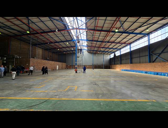 2,594M² WAREHOUSE TO LET IN SPARTAN